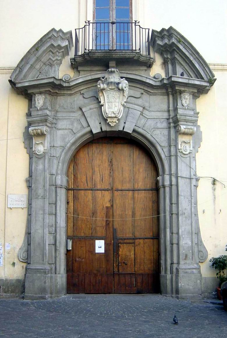 Portale d'ingresso del Palazzo Genovese
