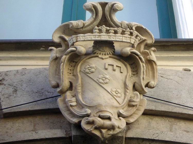 Particolare del portale d'ingresso